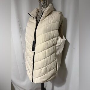 Tahari Woman’s  Puffer Plus Sz1X  Full Zip Vest Off White Ivory Zip Pockets Warm